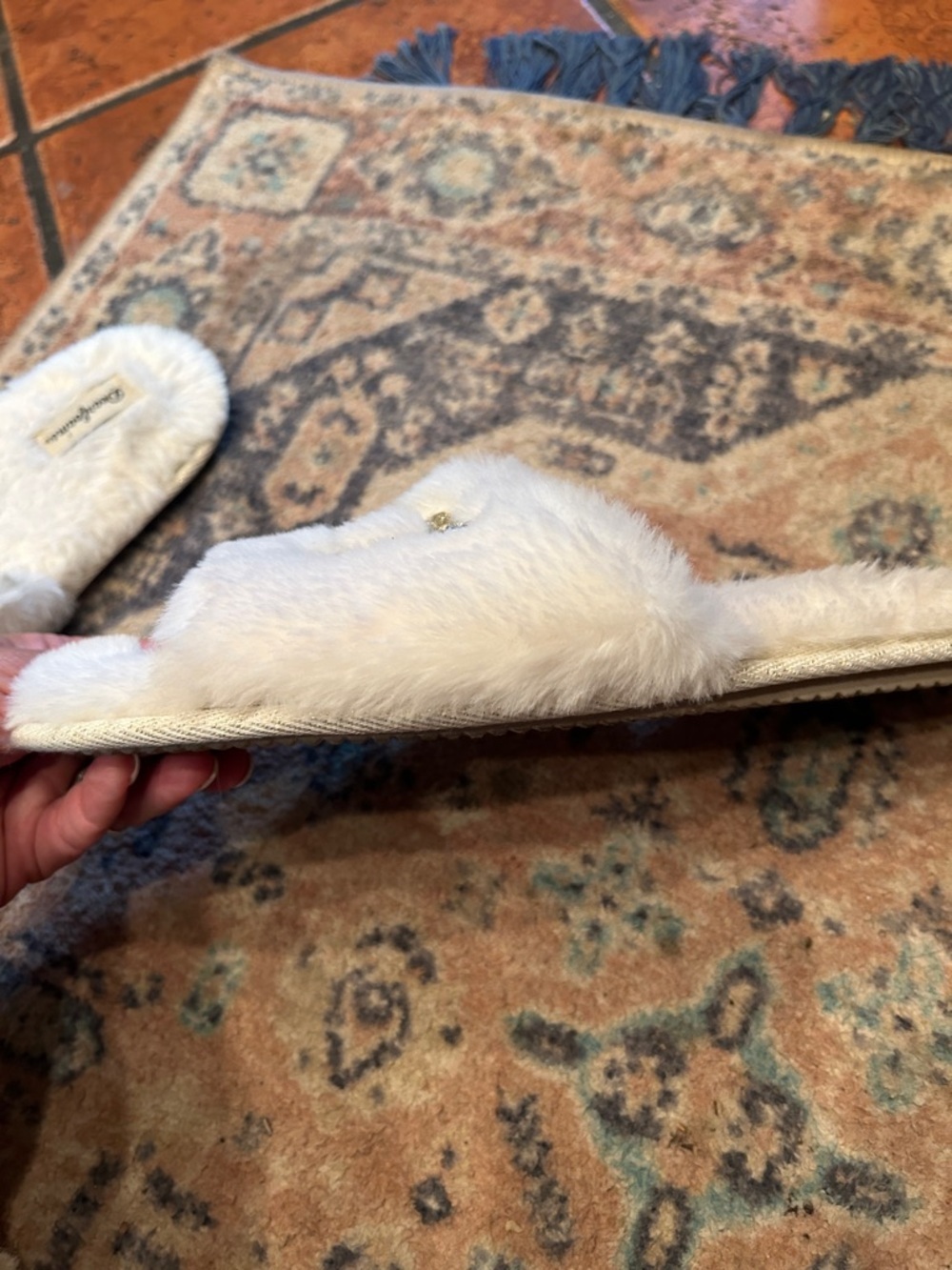 Dearfoams White Furry "I DO" Slippers with Gold Accent - Picture 7 of 9